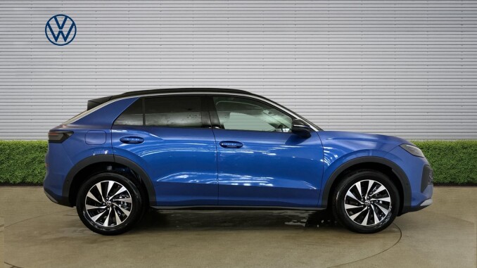Volkswagen T-Roc 1.5 eTSI Life 5dr DSG Petrol Hatchback - Image 4